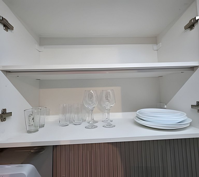 Apto na Barra com Cozinha, Garagem e TV 42" 161BL2