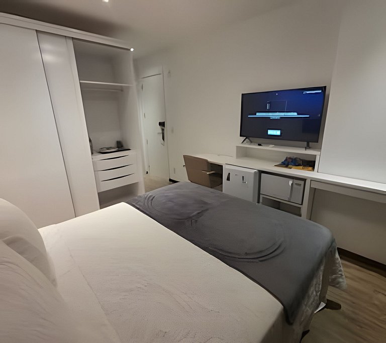 Suíte na Barra Garagem Micro-ondas e TV 42" 153BL2