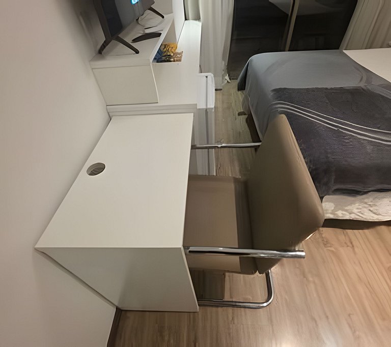 Suíte na Barra Garagem Micro-ondas e TV 42" 153BL2