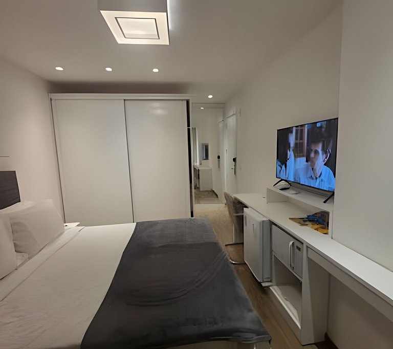 Suíte na Barra Garagem Micro-ondas e TV 42" 153BL2