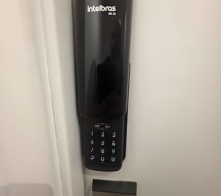 Suíte na Barra Garagem Micro-ondas e TV 42" 153BL2