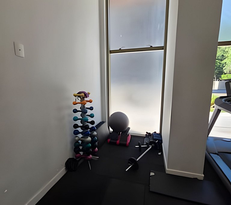 Suíte na Barra Garagem Micro-ondas e TV 42" 153BL2