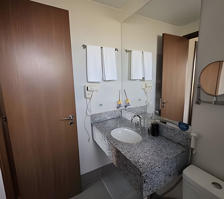 Apto na Barra com Cozinha e Garagem 132BL1