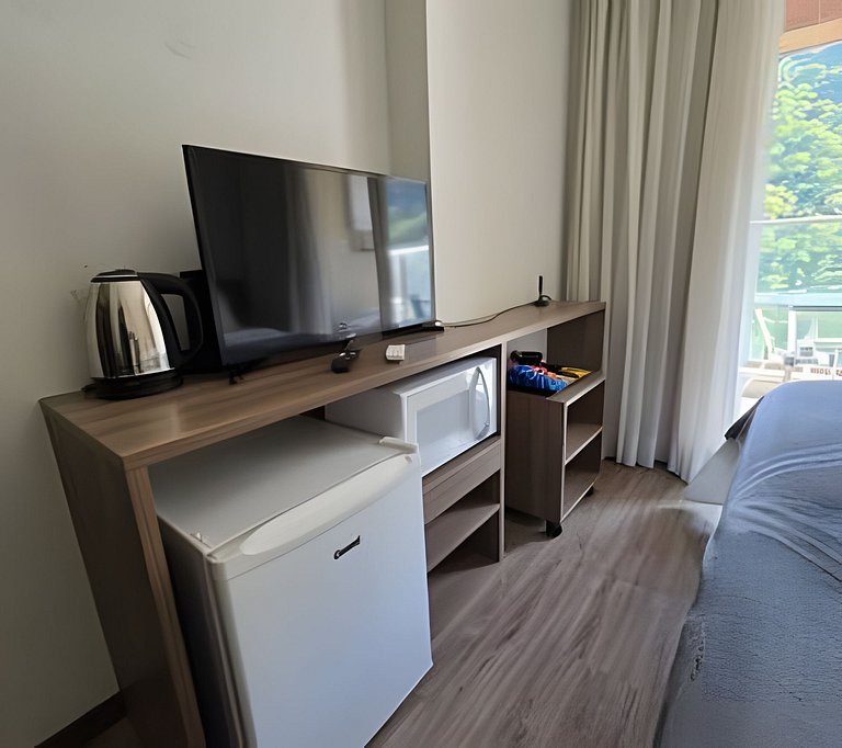 Suíte na Barra c/ Garagem e Micro-Ondas 131BL1