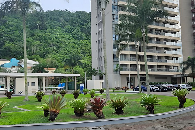 Apto na Barra com Cozinha e Garagem 8BL1