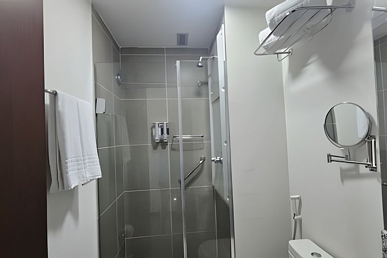 Suíte na Barra c/ Garagem e Self Check-in 14BL2