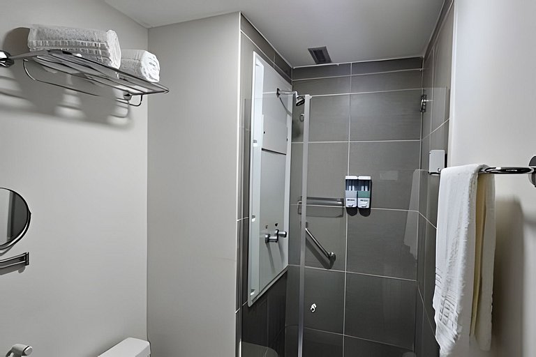 Apto na Barra com Cozinha e Garagem 112BL2