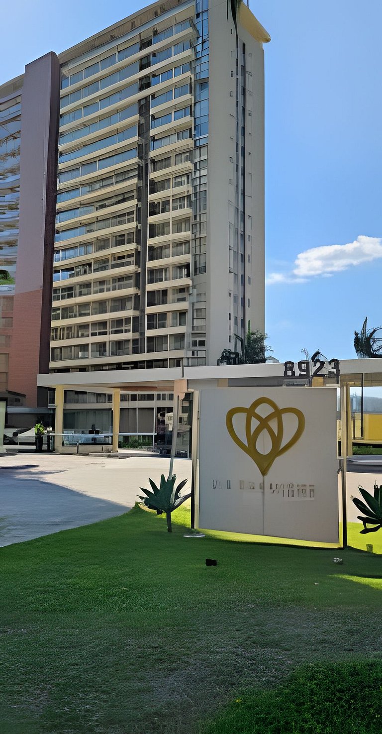 Suíte na Barra c/ Garagem e Self Check-in 151BL2