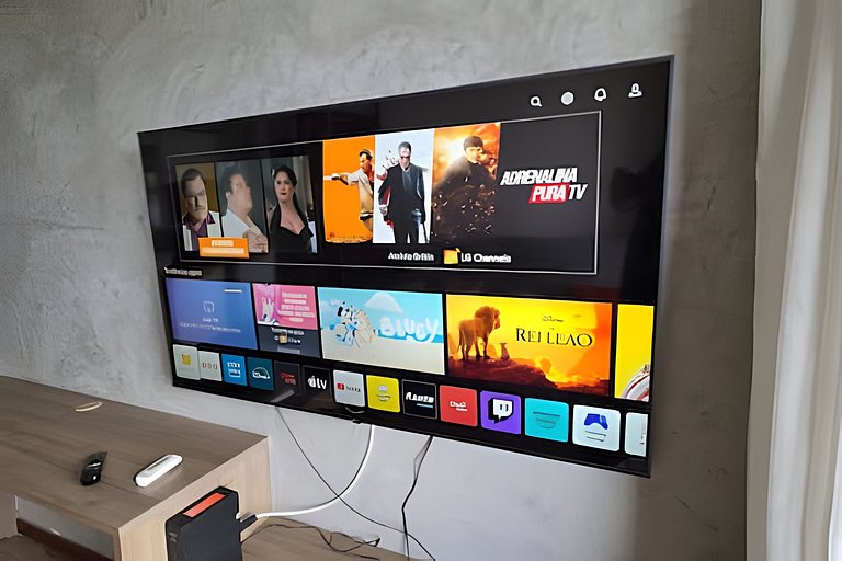 Apto na Barra com Cozinha, Garagem e TV 55" 151BL2