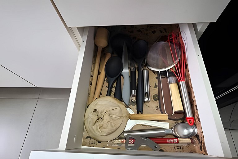 Apto na Barra com Cozinha, Garagem e TV 55" 151BL2