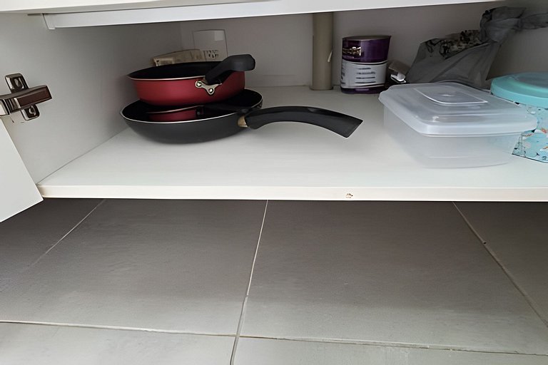 Apto na Barra com Cozinha, Garagem e TV 55" 151BL2