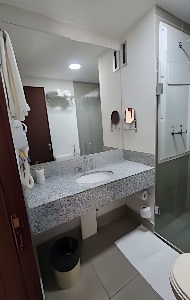 Suíte na Barra c/ Garagem e Self Check-in 111BL2