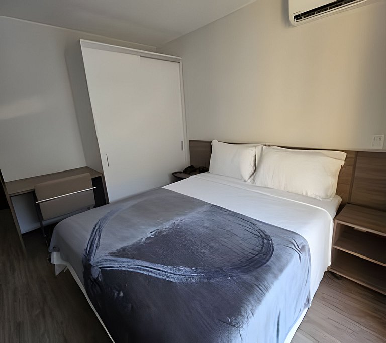 Suíte na Barra c/ Garagem e Micro-ondas 152BL2