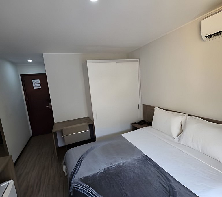 Suíte na Barra c/ Garagem e Micro-ondas 152BL2