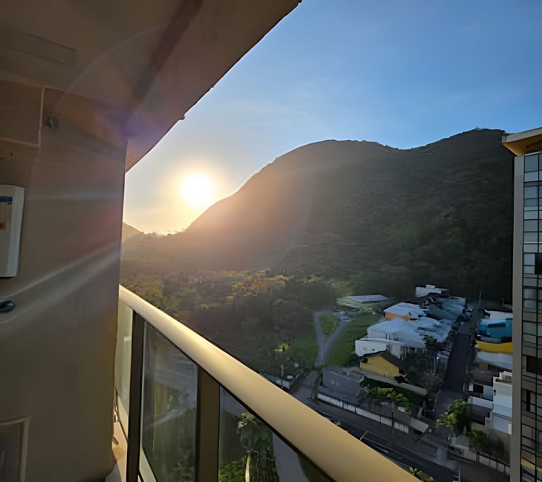 Suíte na Barra c/ Garagem e Micro-ondas 152BL2