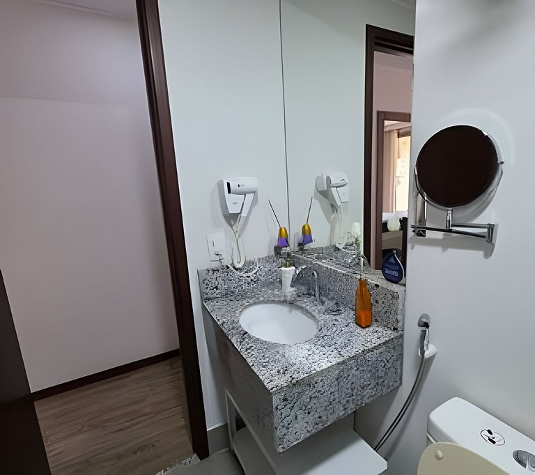 Suíte na Barra c/ Garagem e Micro-ondas 152BL2