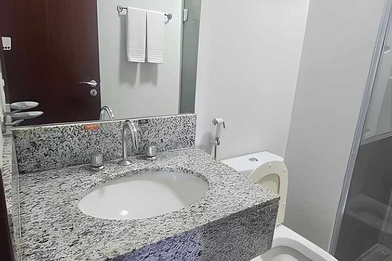 SUÍTE na Barra c/ Garagem e Self Check-in 10BL1